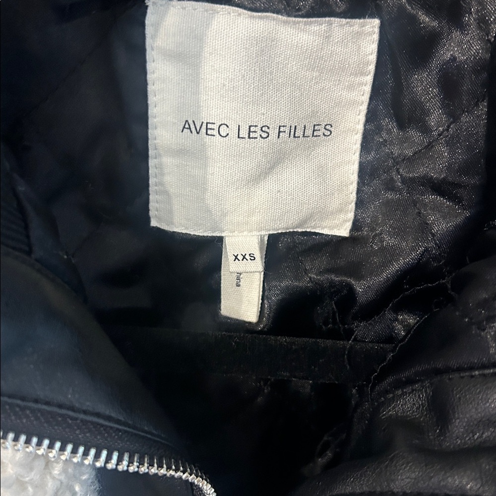 Avec Les Filles xxs white teddy bomber jacket with black leather trim details! - Picture 3 of 7